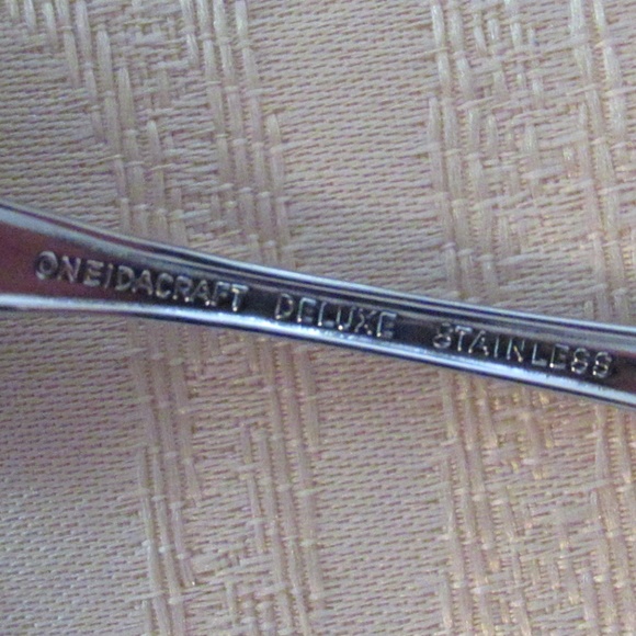 OneidaCraft Deluxe Stainless spoon - Picture 3 of 5